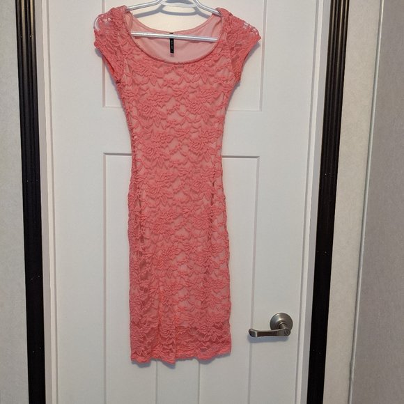 Lace dress - Picture 1 of 6